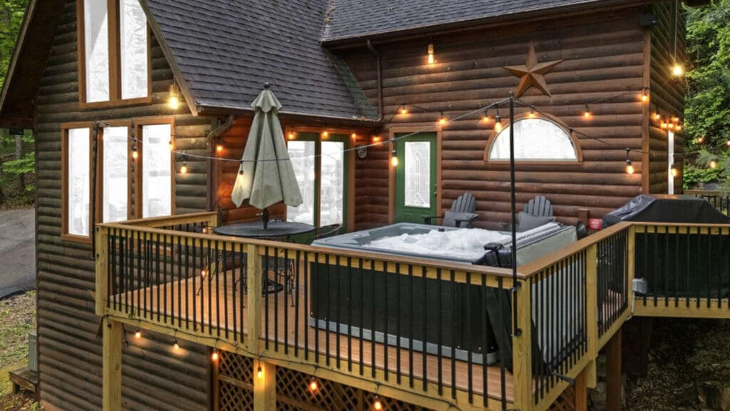 Pepper Pine | Scenic Cabin Rentals Outside Look at the Pepper & Pine Cabin with Its Deck and Hot Tub.