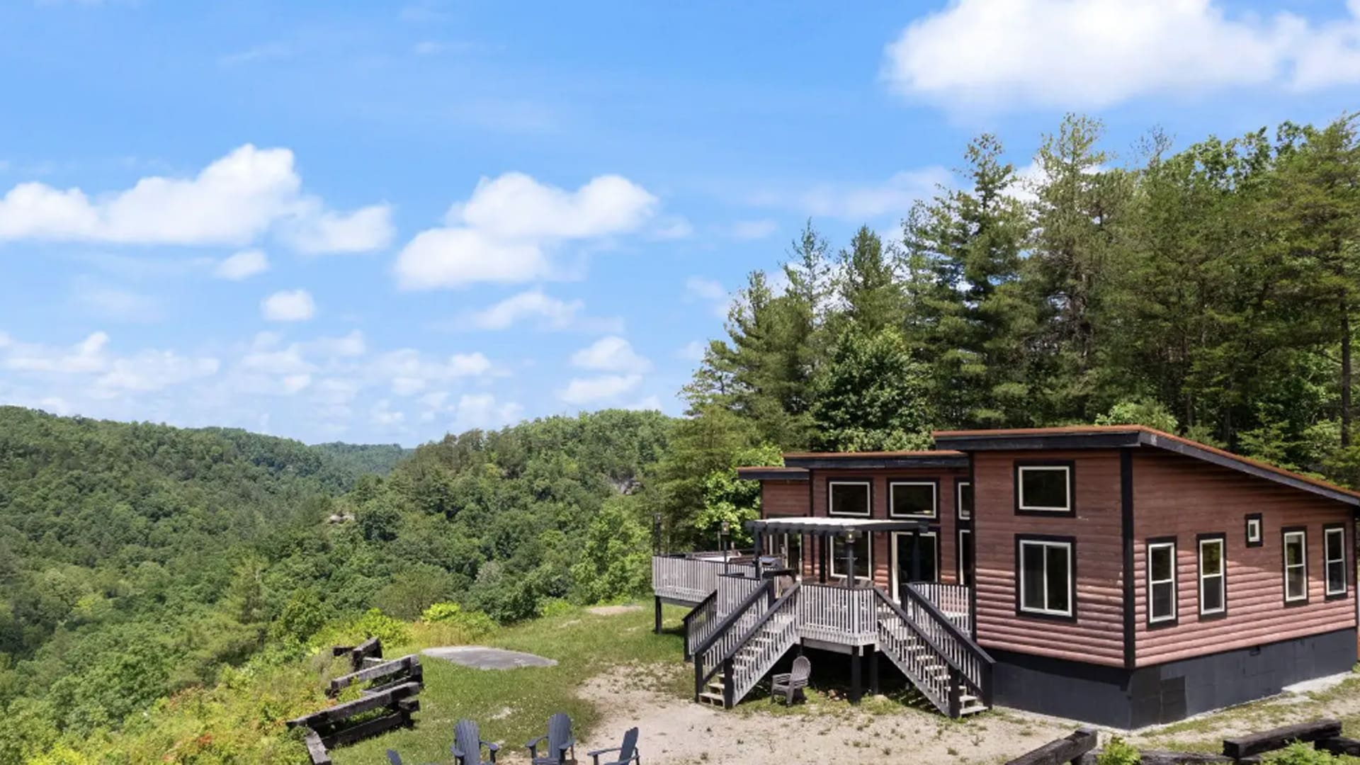 Cabin in the Red River Gorge Overlooking a Cliffview.
